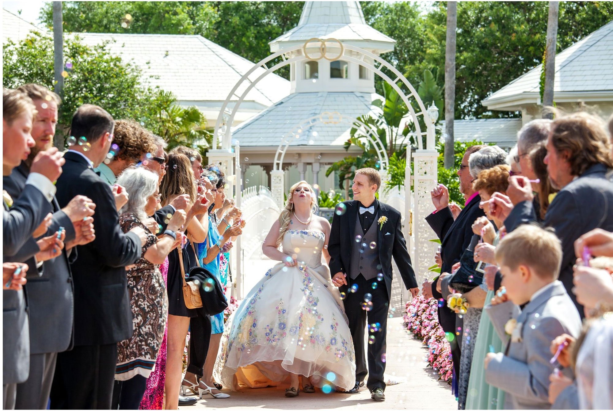 entrée mariée allée cérémonie mariage thème princesse